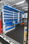 Scaffali con cassetti trasparenti e compressore su Toyota Proace Max