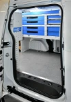 Scaffali e pianale in multistrato resinato su Dacia Dokker