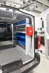 Lato destro allestimento Jumpy con scaffali e cassetti trasparenti