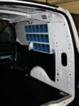 Modulo destro dell'allestimento Syncro Ultra nel NV250, con pannello portautensili e cassettiera