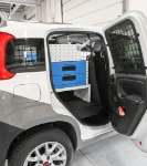 Vano e cassetti accessibili dalla porta destra di Fiat Panda