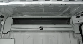 Vano sopra cabina con portello aperto