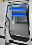 Vista dal portellone laterale del NV250 con il modulo Syncro Ultra e la barra fermacarico